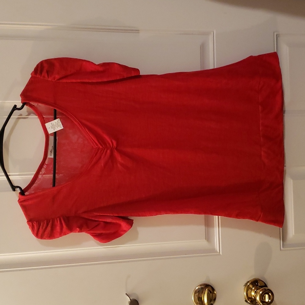 3/$10 Red Top w/Lace On Back And Ruching On Sleeves Sz Sm